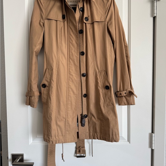 Burberry Classic Tan Trench Coat - Picture 3 of 9